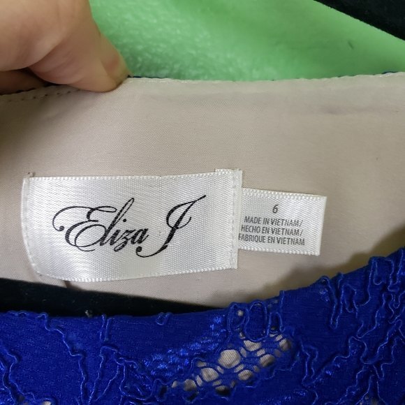 Eliza J Royal Blue Short Lace Bell Sleeve Dress Size 6 - Picture 12 of 13